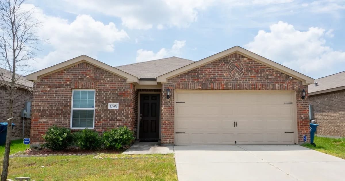 Single-story brick Houston suburban rental home in a family neighborhood — HISD attendance zone landlord guide for Heights HS, Bellaire HS, Lamar HS feeder patterns
